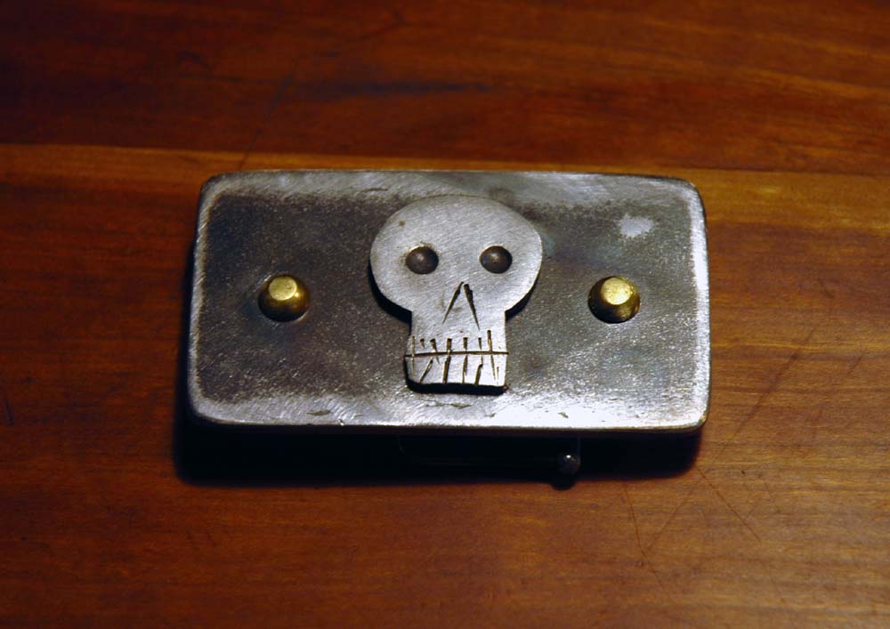 [skull+buckle.jpg]