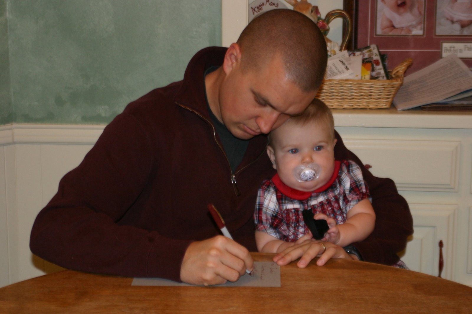 The Shelton's Scott, Stephanie, Macy & Lincoln Macy's Christmas Wish