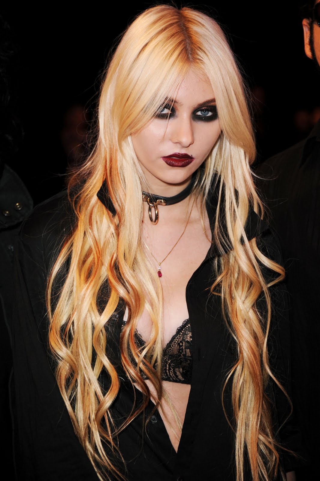 http://3.bp.blogspot.com/_1ehdPos2sRA/TNigkbCXl8I/AAAAAAAABjw/cHxFZ6ngYiM/s1600/58489_Momsen2_123_479lo.jpg