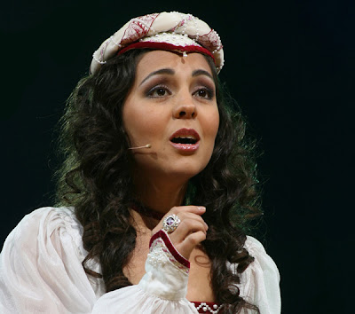 ANDRE RIEU FAN SITE THE HARMONY PARLOR: Carmen Monarcha's New Website