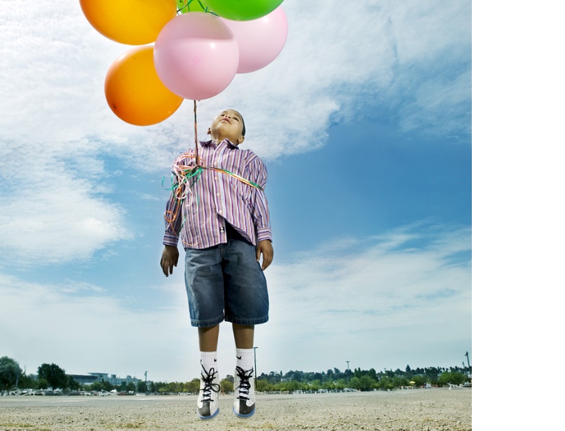 Человек воздушный шарик. Человек с воздушными шарами. Человек шарик. Мужчина с шарами. Человек с воздушным шариком.