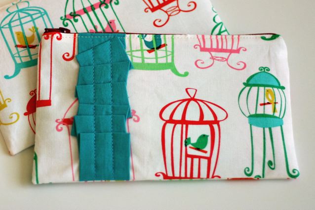 [Ruffle-Pouch-White-Bird-Aqua-1.jpg]