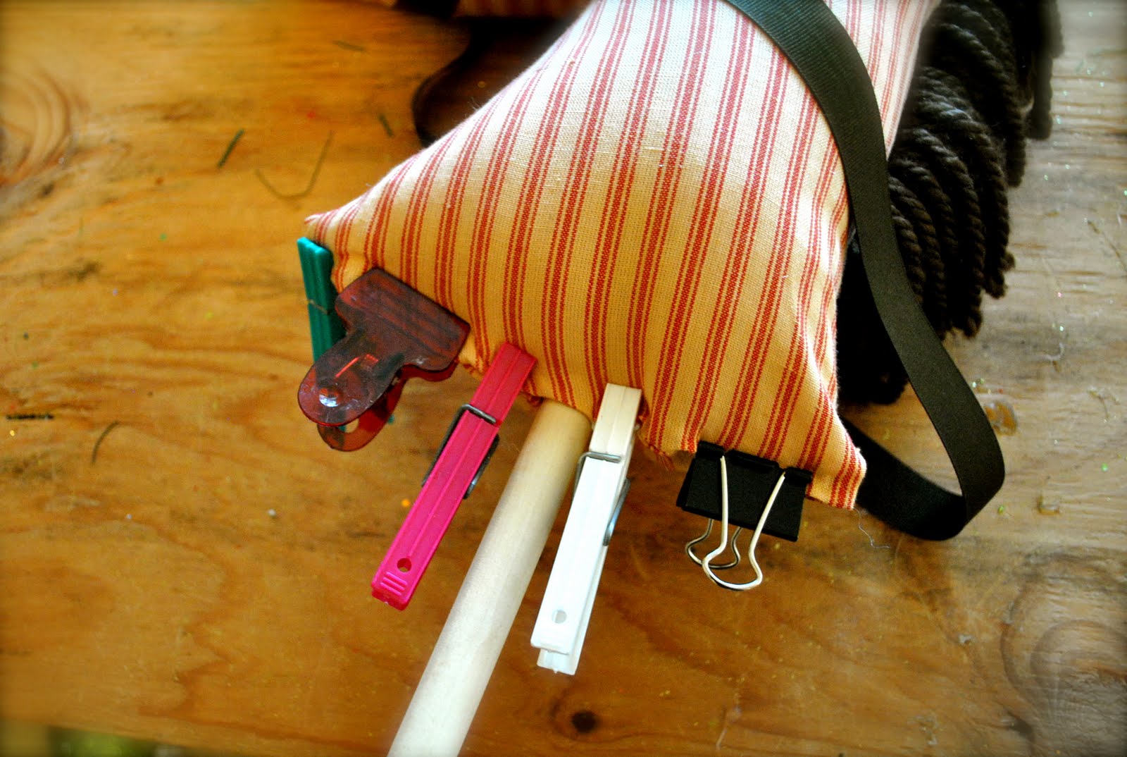 That Village House DiY Stick Horses