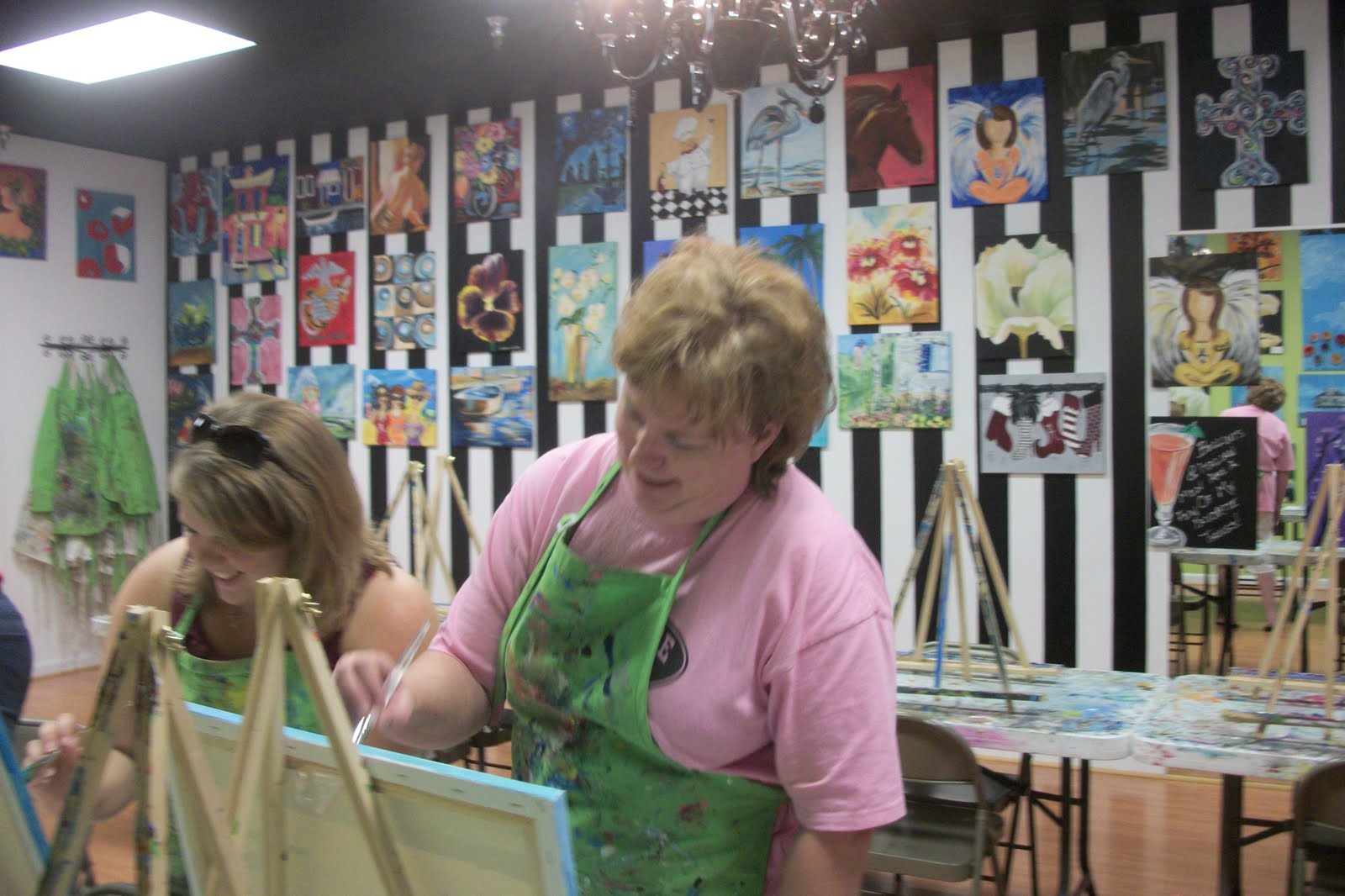 Women's Resource Center Mobile Paint n Pals Holds Fundraiser Paint