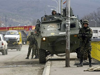 España repliega más de 1.000 metros lineales de vehículos y carga de Kosovo.