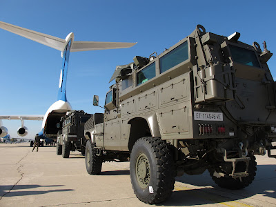 Salen los dos primeros vehículos blindados RG-31 rumbo a Afganistán.
