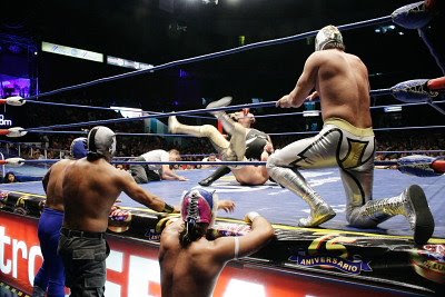 Lucha Libre: MASCARA DORADA VS ANGEL AZTECA JR...