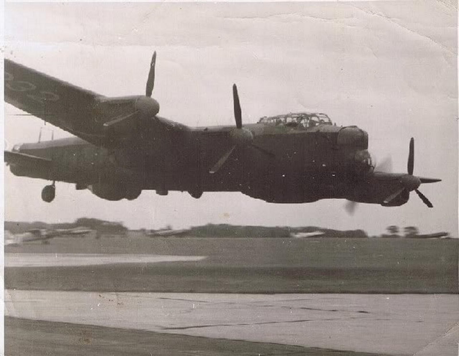LANCASTER+BOSCOMBE+DOWN+POST+WAR+32.jpg