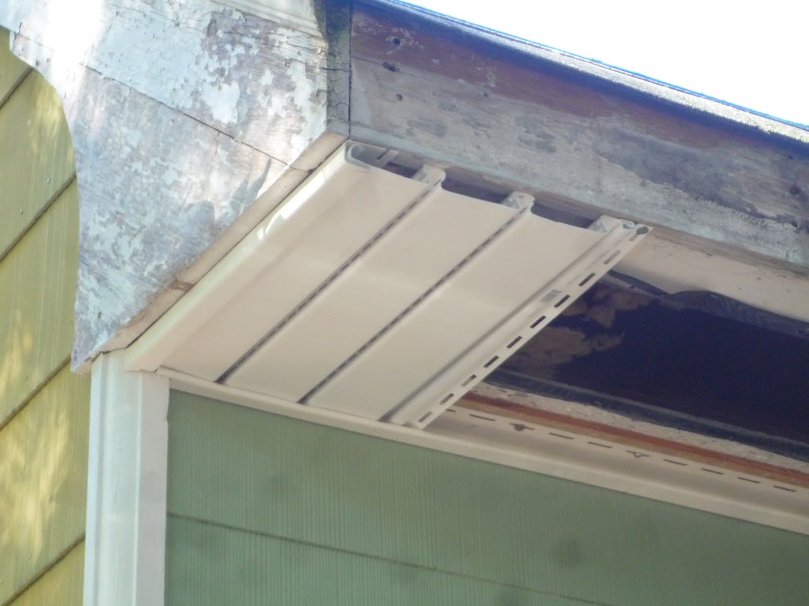 Remodeling Tips by a PRO(crastinator): Day VIII ~ Soffit TO me!!