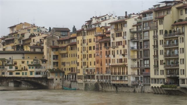 [20100114+florence+and+arno+river+2010+Italy+4971.JPG]