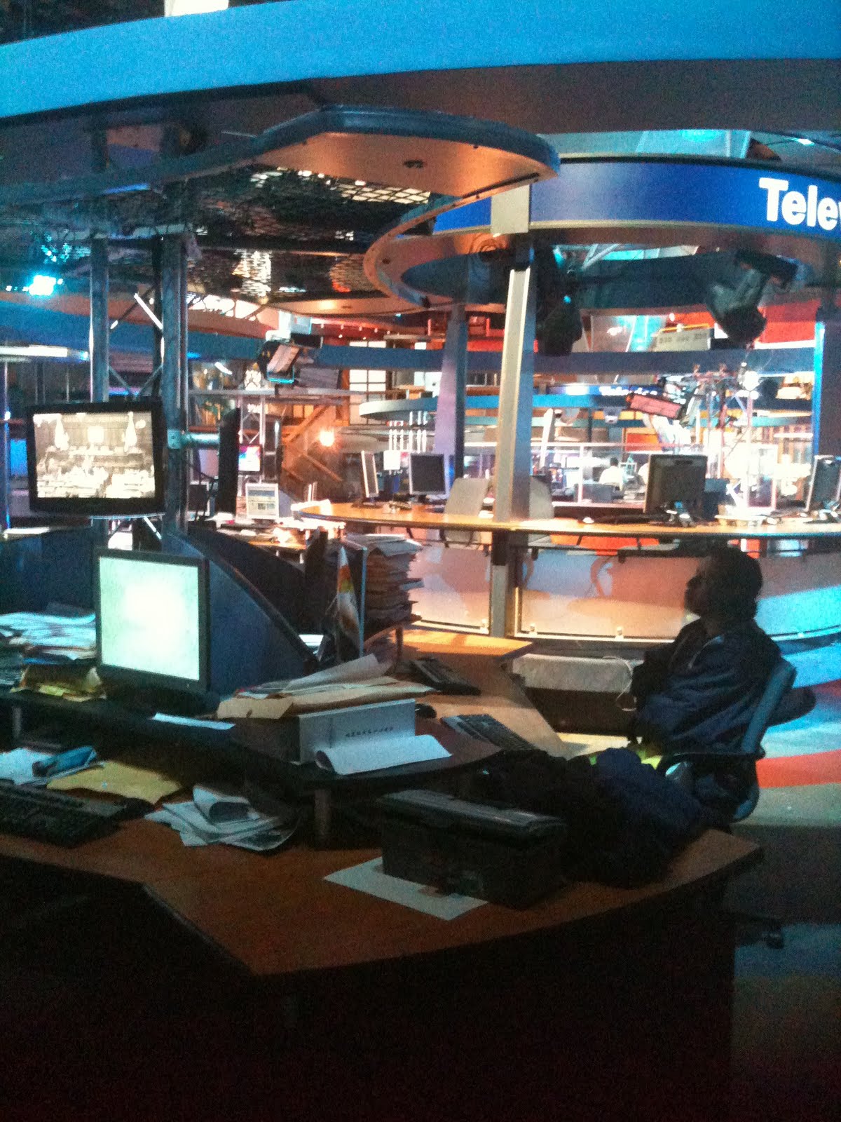 THE ONE MAGAZINE Oscar Ruiz visita 