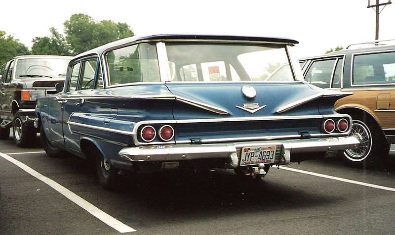[800px-1960_Chevrolet_Parkwood.jpg]