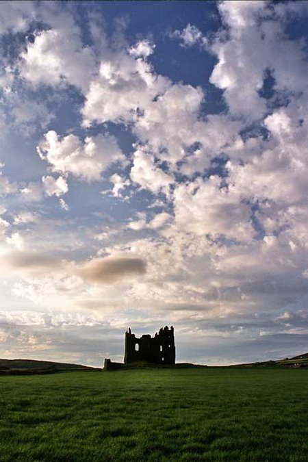 Ballycarbery Castle, eng vun den geschichtlechen Attraktionen vun Cahersiveen