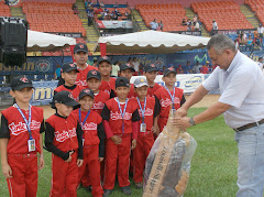 Donaciones de implementos deportivos por la Fundación Magallanes-Valencia