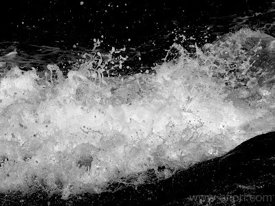 Maria-Thérèse Andersson afiori Black Sea Ocean Dark Fine art photography konstfoto konstfotograf Härnösand hav beach strand wave våg