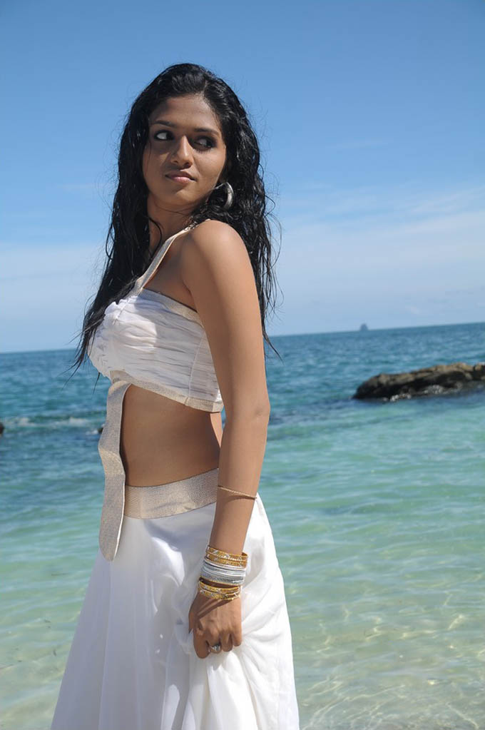 [hot+sunaina1.jpg]