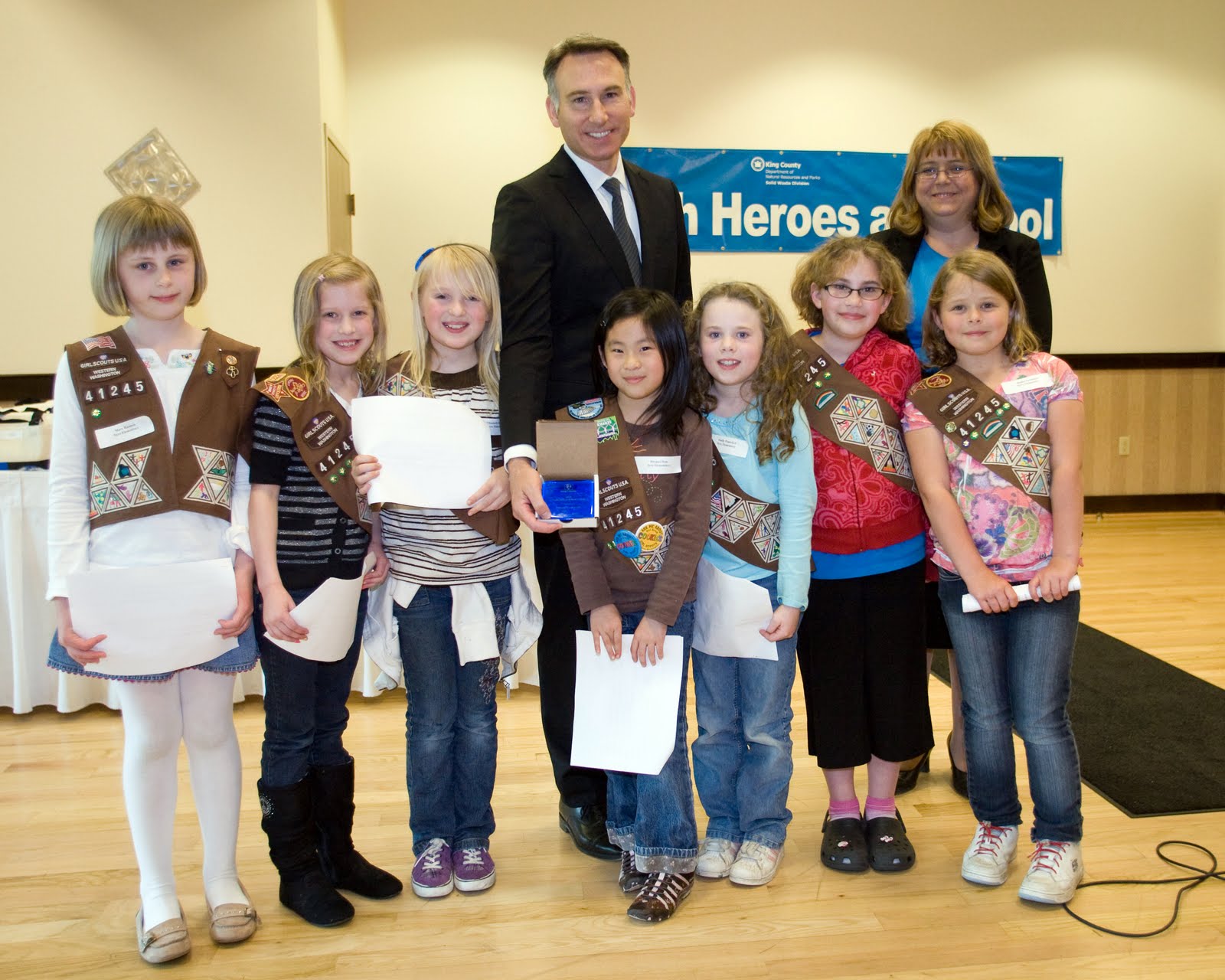 Shoreline Area News Syre Brownie Troop honored as Earth Heroes in Schools