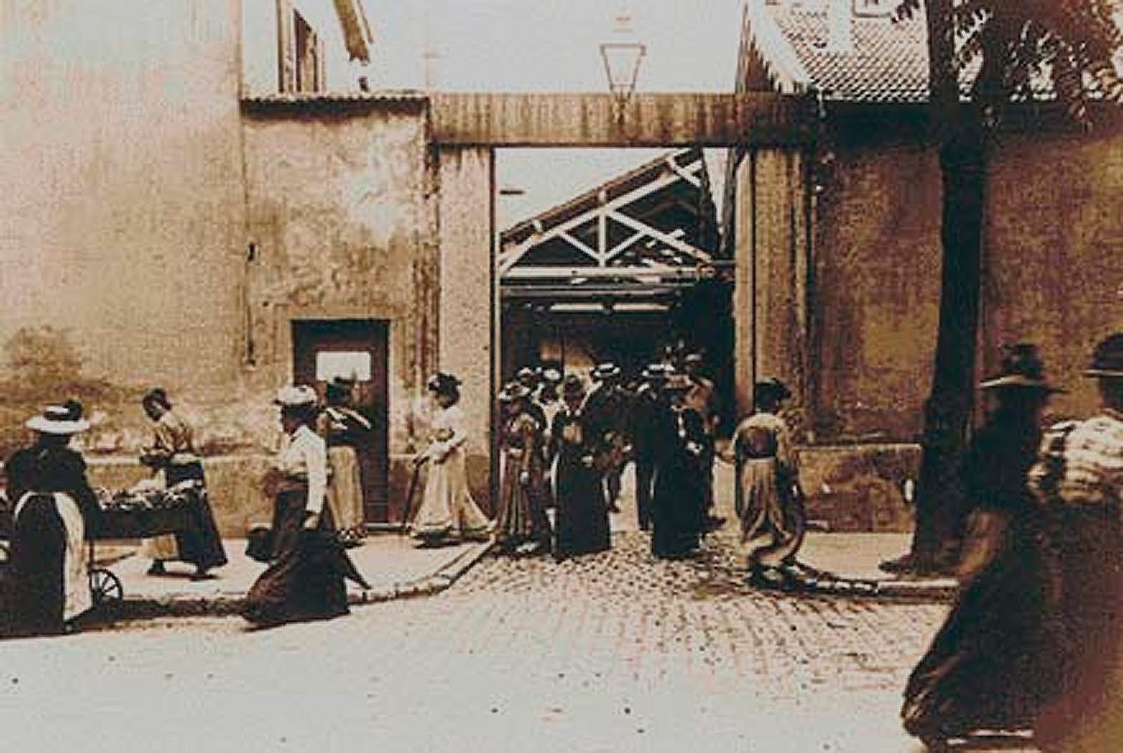 La Sortie De L Usine Lumière à Lyon VIRTUAL ILLUSION: Nascimento da Tecnologia do Cinema
