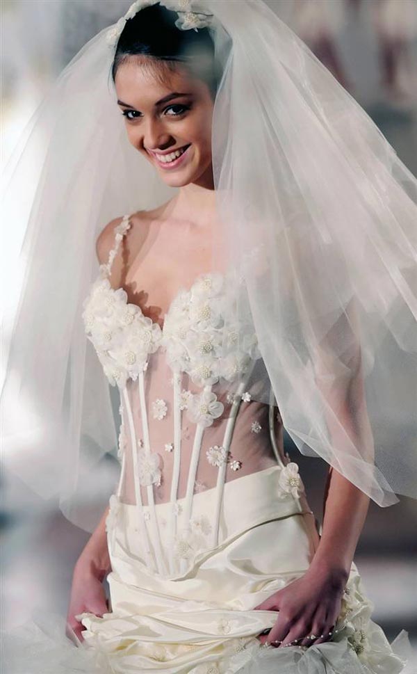 Damn Fresh Pics World’s Most Crazy Bridal Gowns