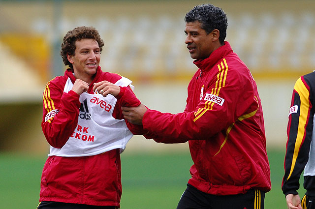 [rijkaard+elano.jpg]