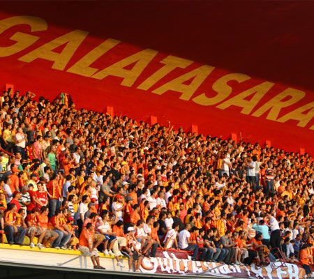 [Galatasaray_Kapal_Tribn.jpg]