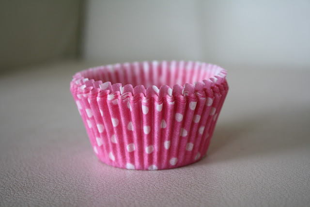 Side hose of pink baking cups.