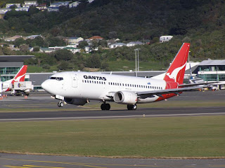 Qantas B737 leaving Wellington