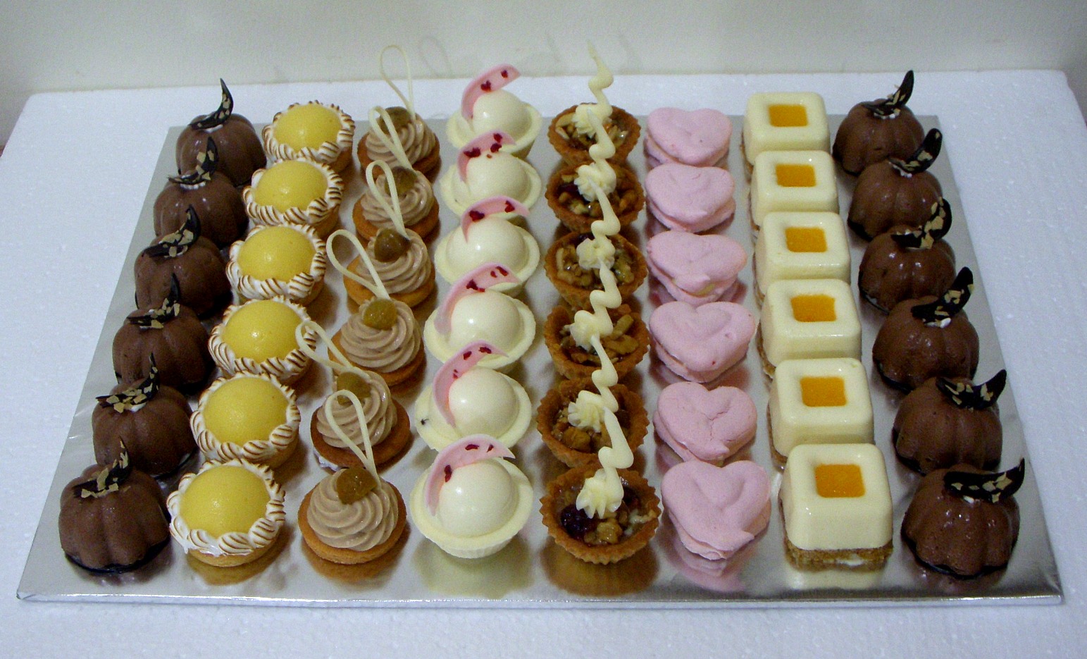 Bearylicious Cakes: Romantic Dessert Platter