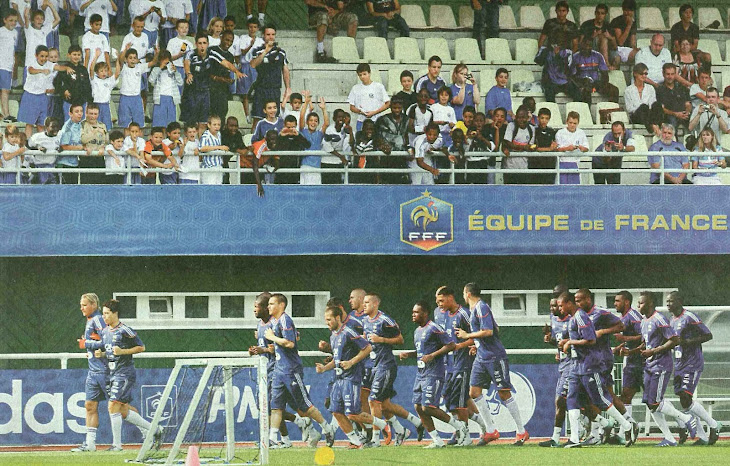 LES BLEUS SE SONT ENTRAINES SOUS LES YEUX DES STAGIAIRES