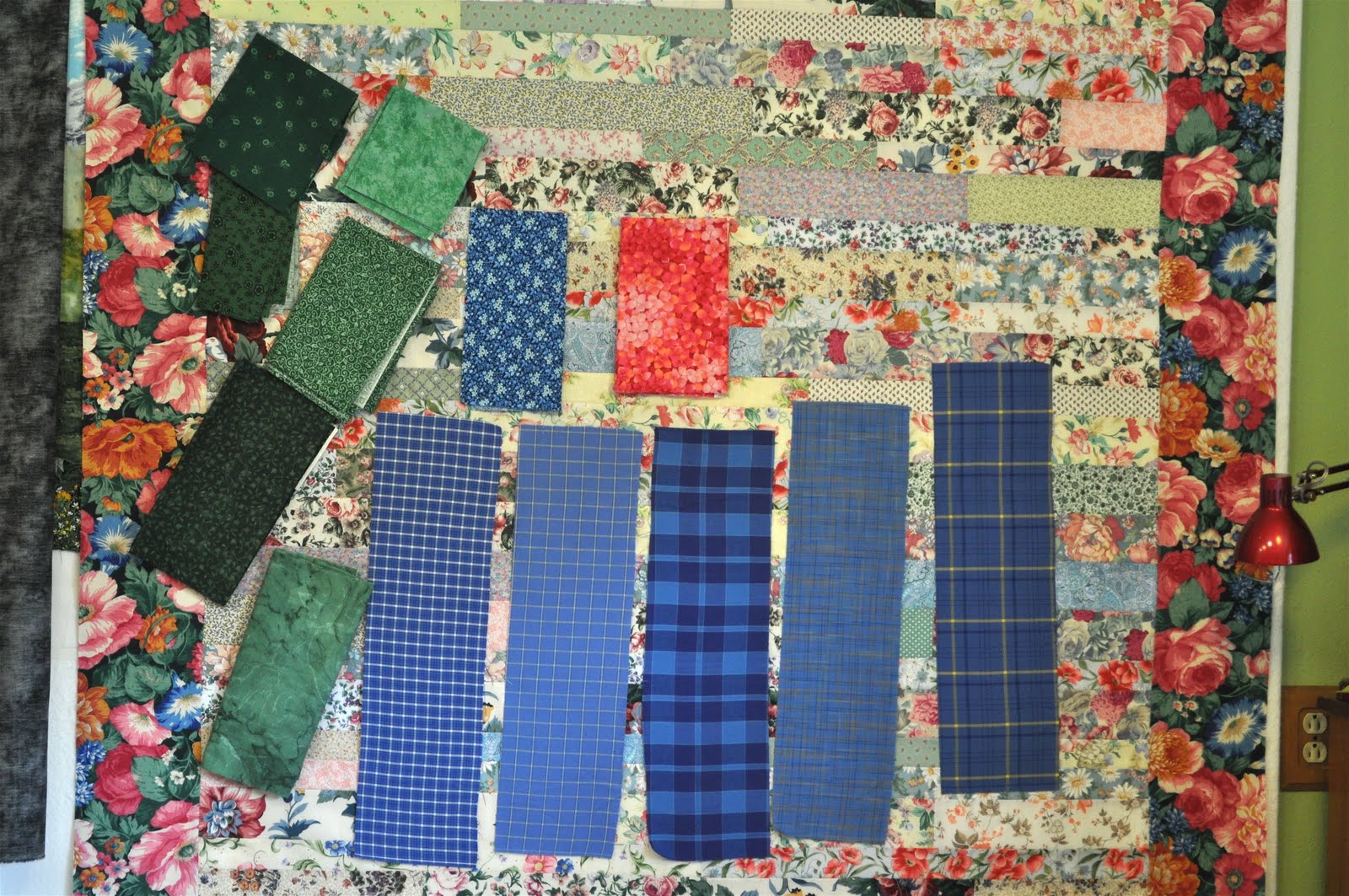 LuAnn Kessi: Raffle Quilt.... Applique Done