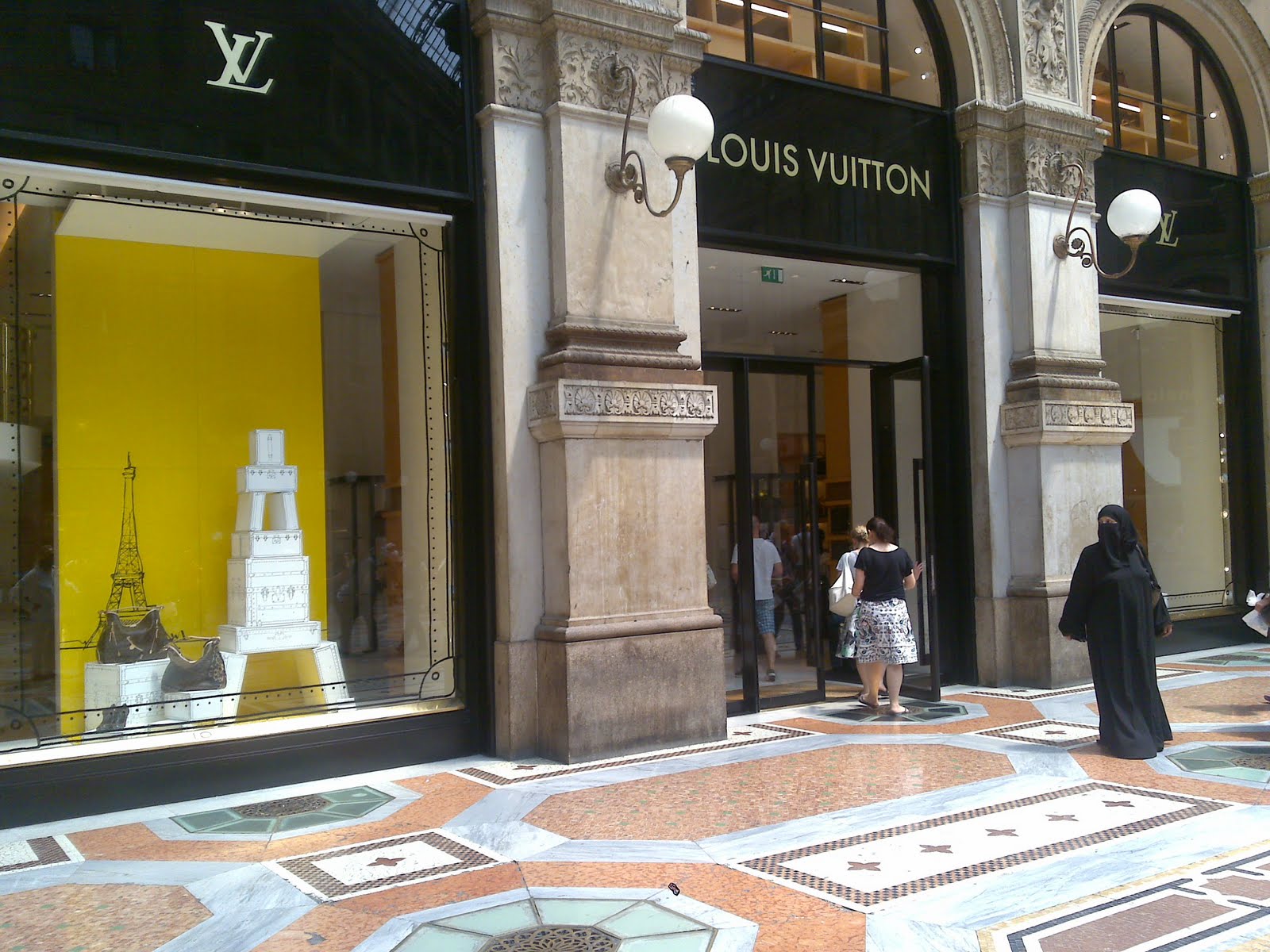 Bellissime: Louis Vuitton Galleria Vittorio Emanuele II . Milano.