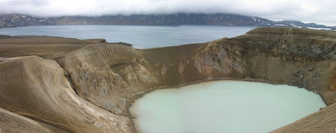 El cràter del Viti i al fons la caldera d'Askja.