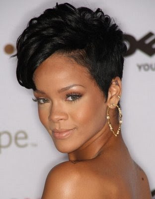 To get a cute short hairstyle that differs from the popular fashion trends,