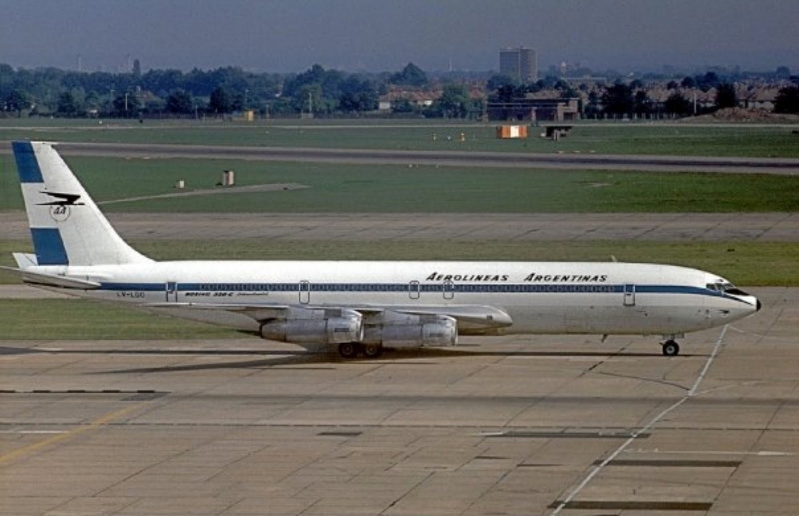 LV-LGO+B707-372C.jpg