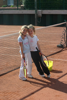 Al van toen we klein waren tennissten we en waren we friends.