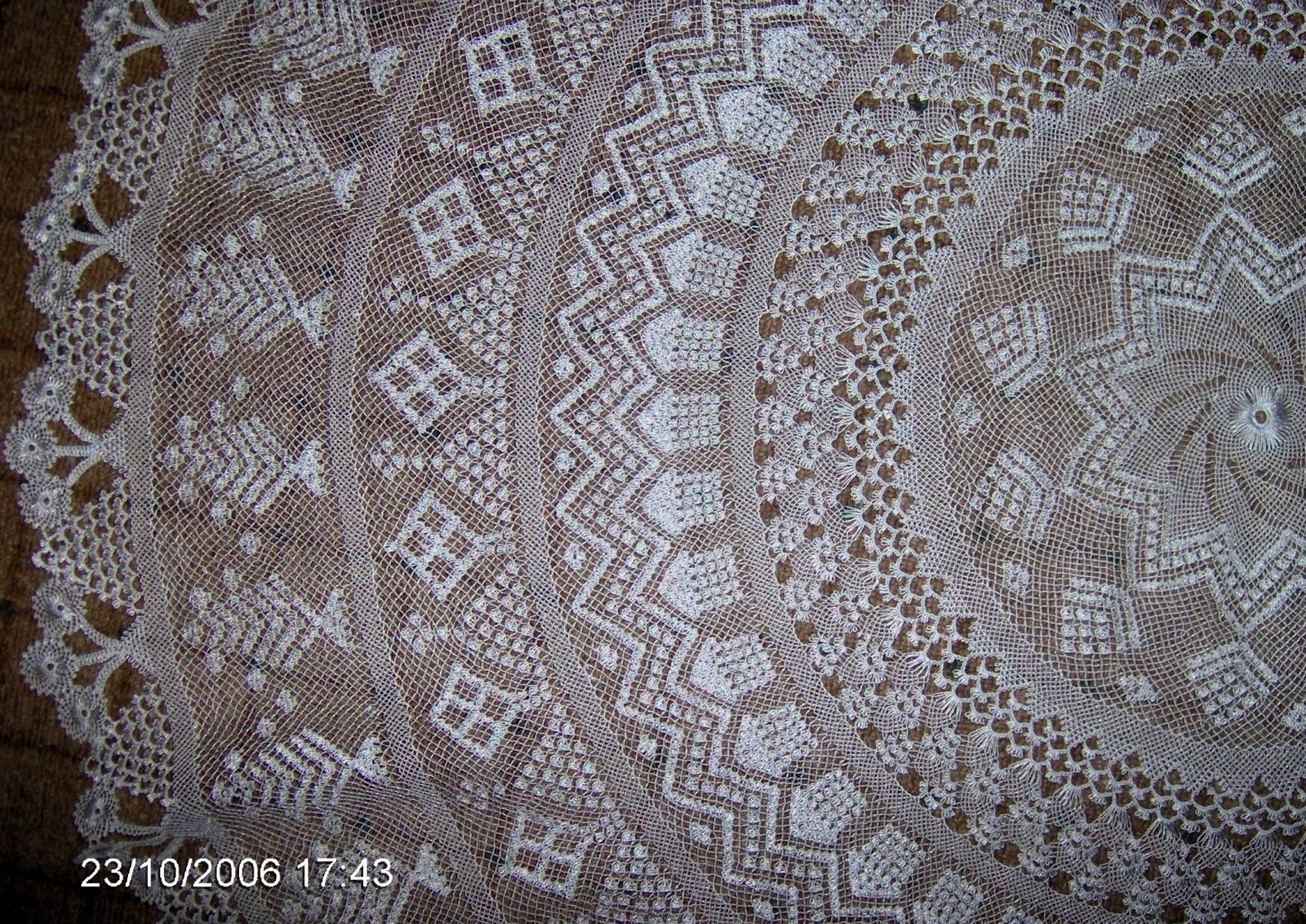 [iğne+oyası+masa+örtüsü.jpg]