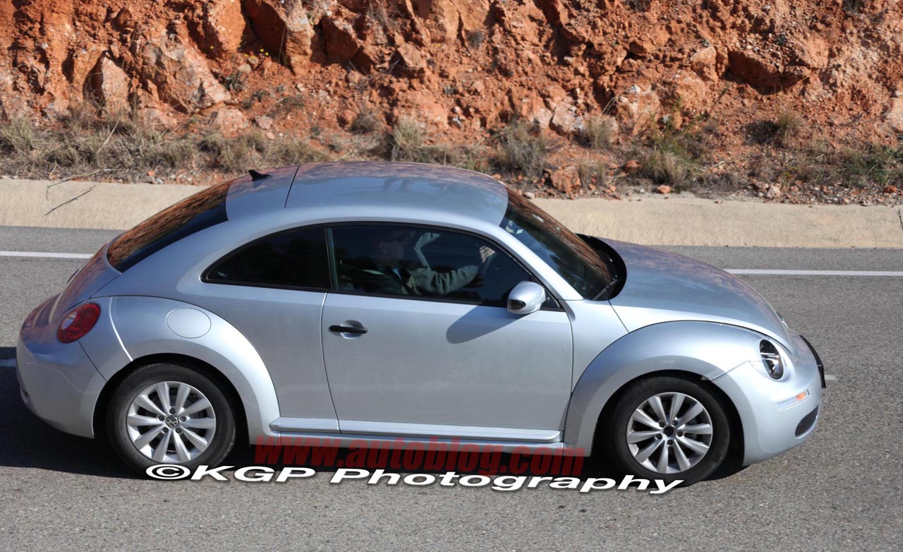 Spy Shots: 2012 Volkswagen Beetle Naked-Garage Car