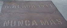 Placa del parque de la Memoria en Torre del Mar homenaje a la población de la carretera Málaga-Alme