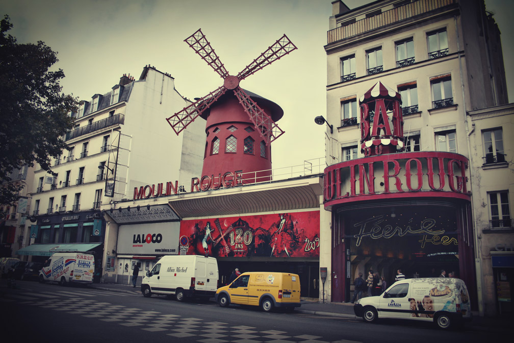 [Moulin+Rougeresize.jpg]