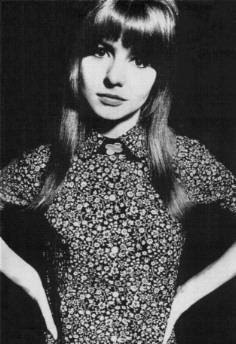 Nothing Seems As Pretty As The Past: Photoshoot: Jane Asher for Vogue 1964