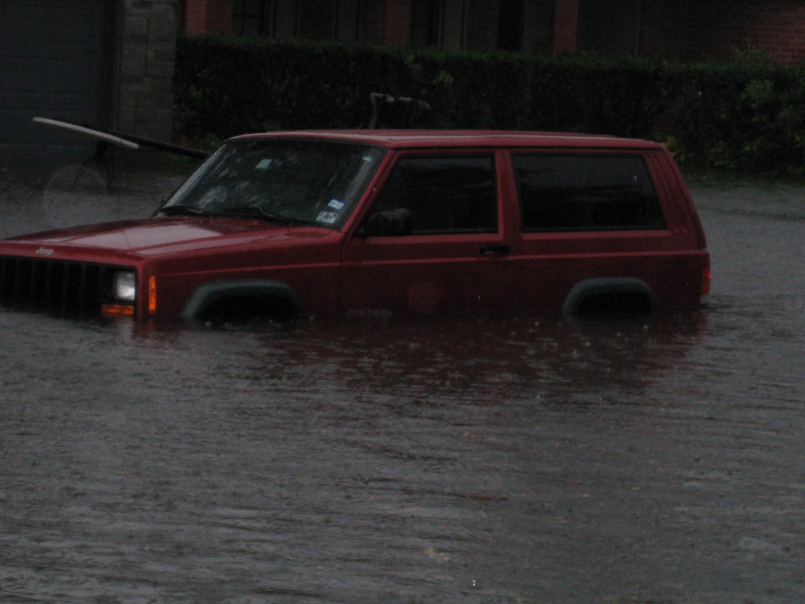 [jeep+flood.jpg]