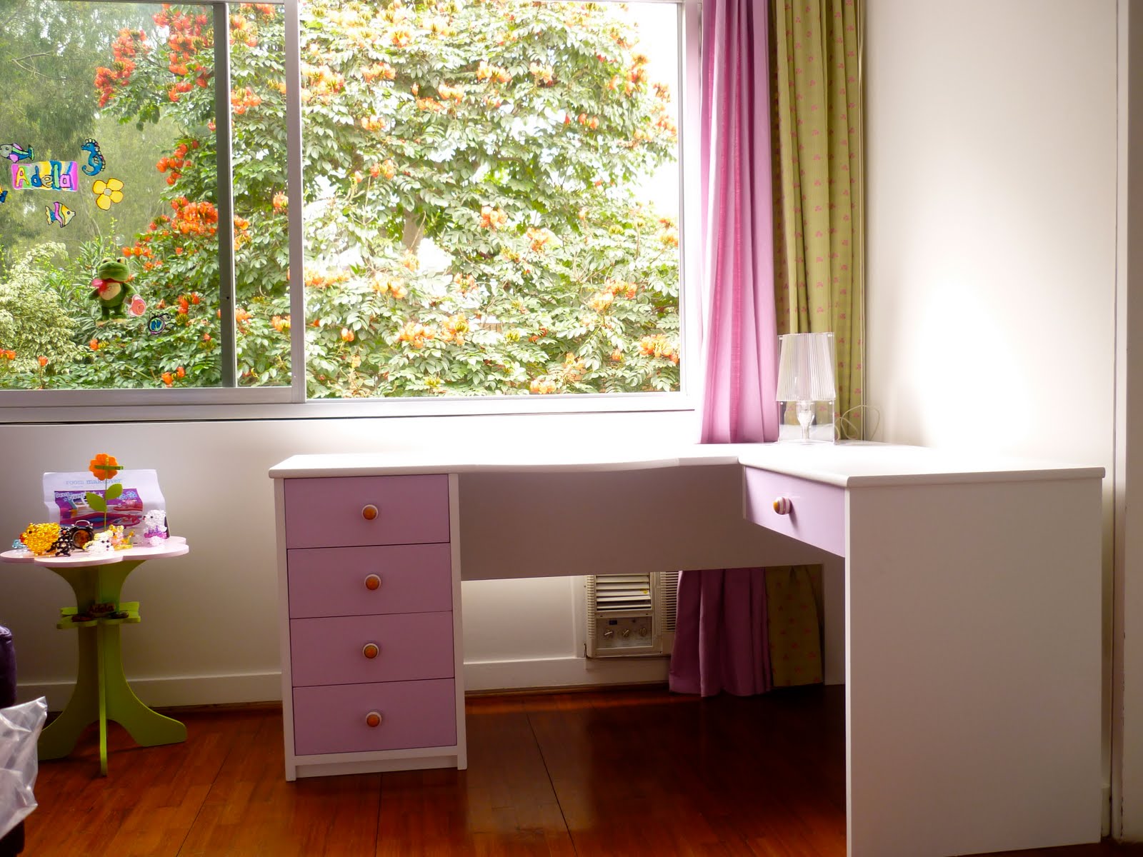 Spazzio Infantil: Escritorio y Sofa Dormitorio Niña 6 años