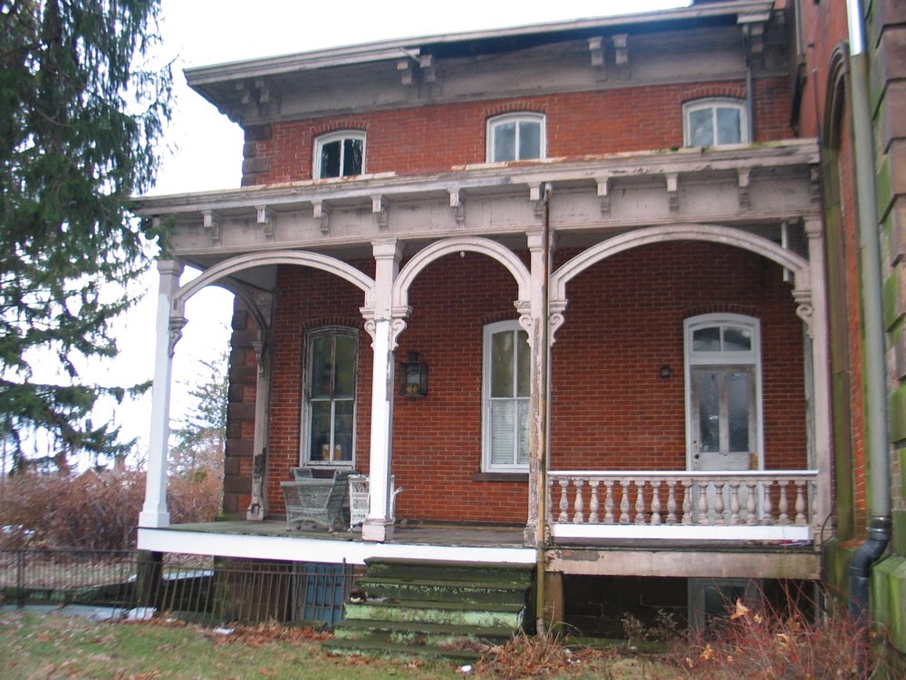 Dobsons 411 Refuge on Crescent Hill