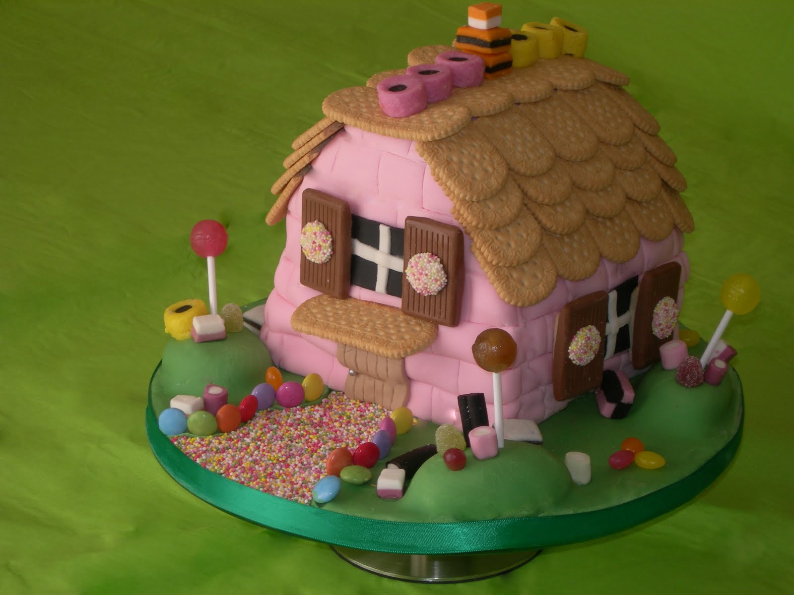Custom Cake Design The pink house