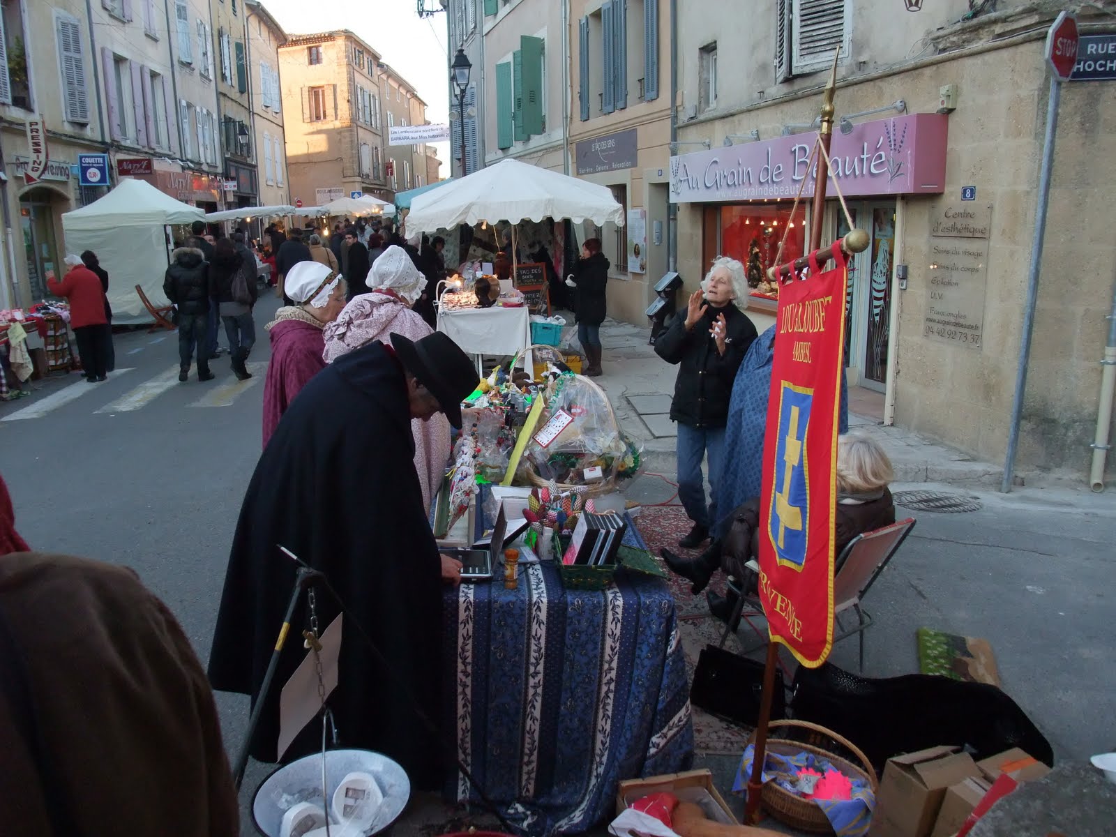 Lou Galoubet: le marché de Noël à Lambesc