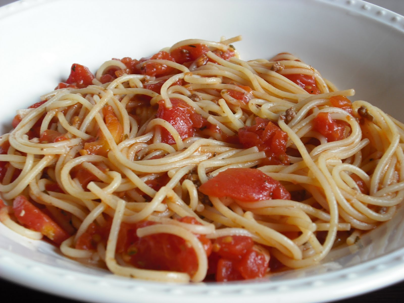 Buen Provecho Pasta with Garlic, Olive Oil, and Fresh Tomatoes,