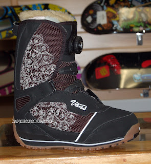 vans kira snowboard boots