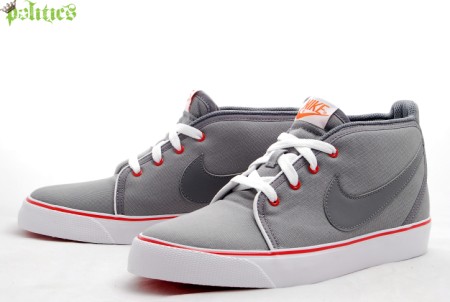nike toki sneakers