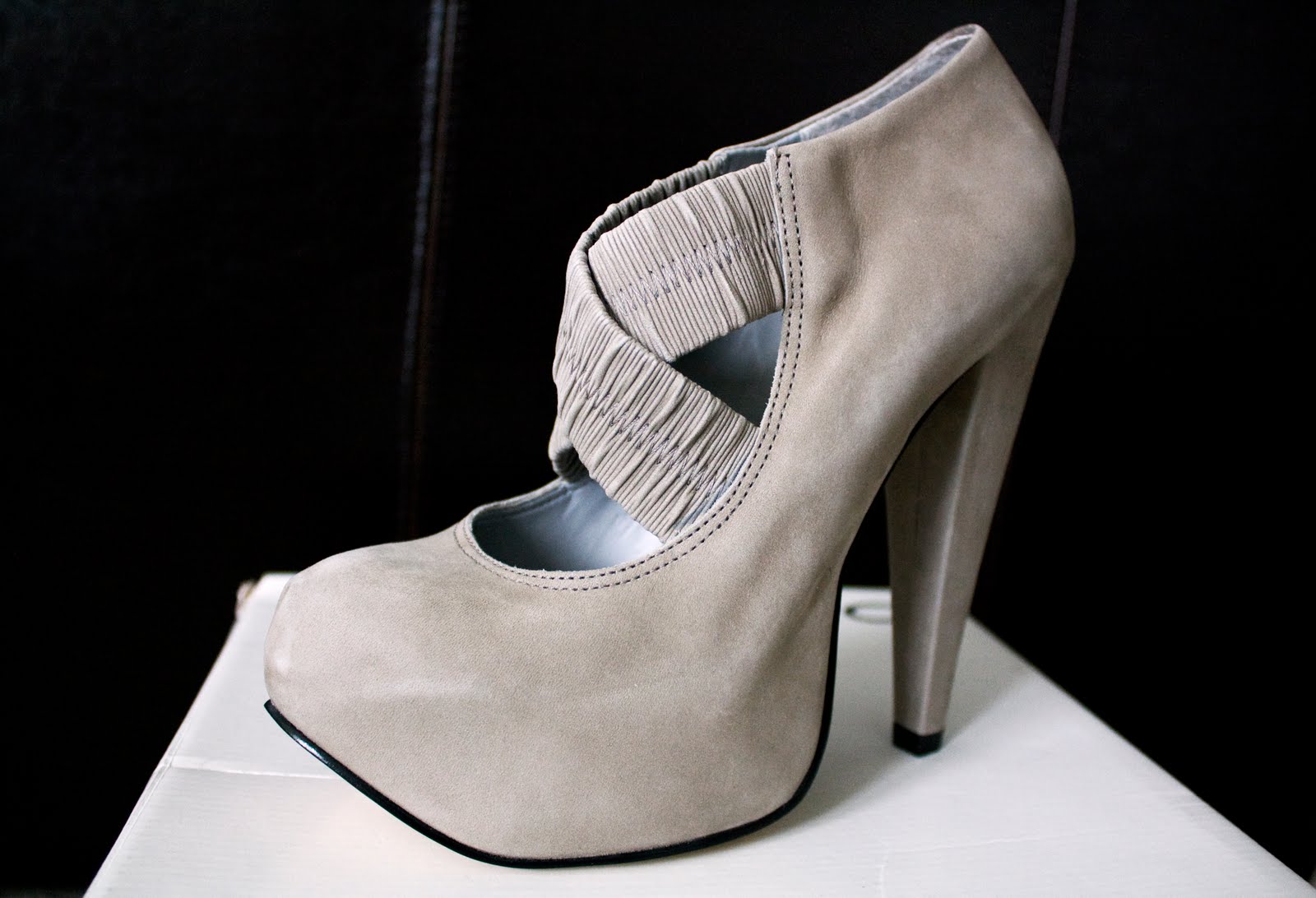 VaNNgo Fashion Report: Shoes Galore: Mules + Platform Pumps