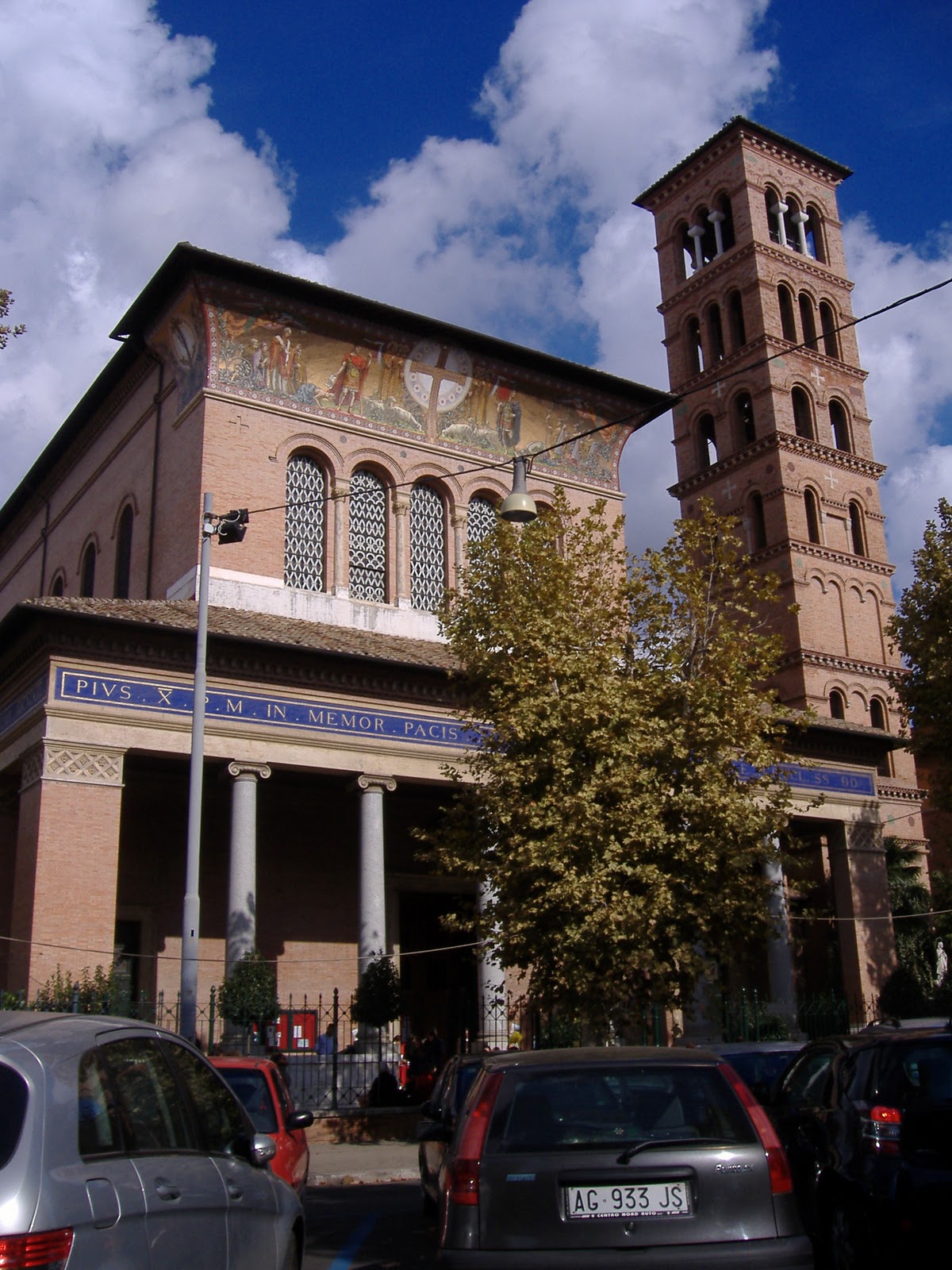 Girare Roma: Basilica di Santa Croce a Via Flaminia